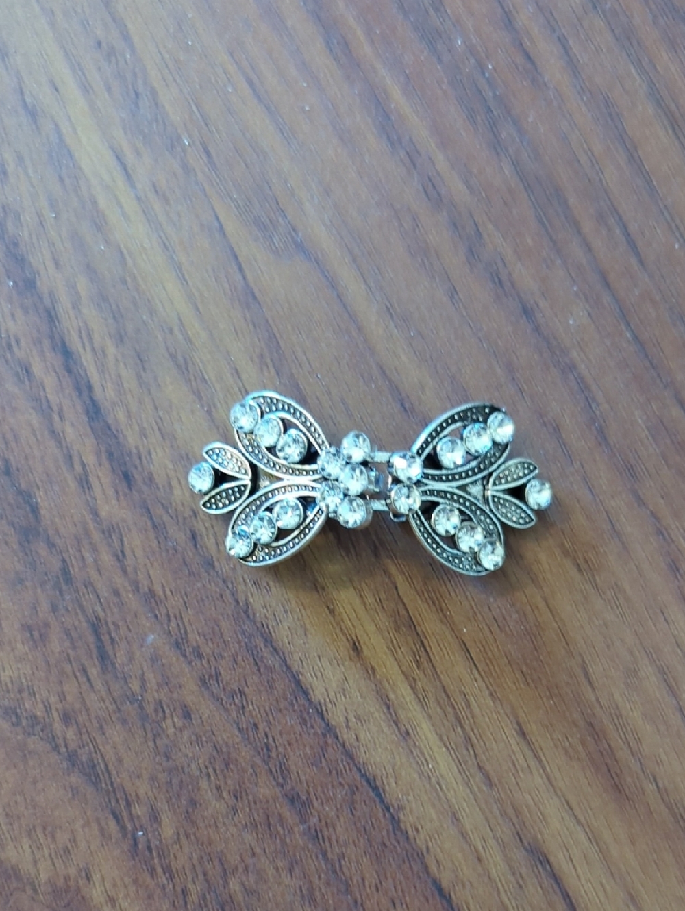 Crystal Bow Shawl Clip - Silver Tone